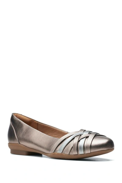 CLARKS SARA CLOVER STRAPPY FLAT 