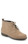 White Mountain Auburn Chukka Boot In Light Tan Suede