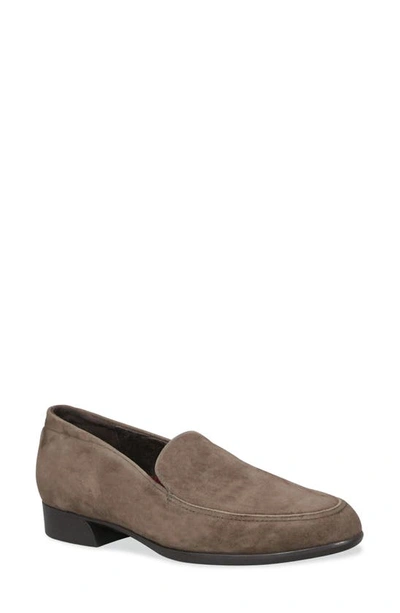 Munro Harrison Loafer In Seal Grey Suede