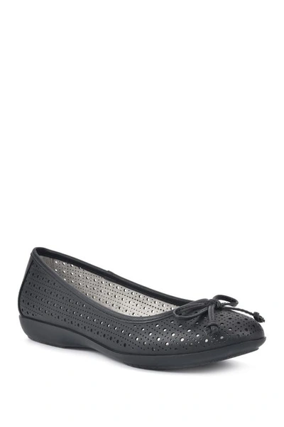 Cliffs By White Mountain Cheryl Ballet Flat In Black Smooth
