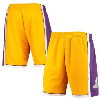 MITCHELL & NESS MITCHELL & NESS GOLD LOS ANGELES LAKERS 2009 HARDWOOD CLASSICS 75TH ANNIVERSARY SWINGMAN SHORTS