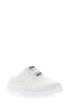 Propét Travelbound Slide Sneaker In White Daisy