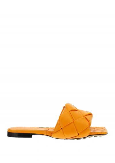 Bottega Veneta The Lido Flat Sandals In Arancione