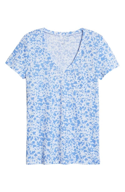 Caslon ® Rounded V-neck T-shirt In White- Blue Milla Floral