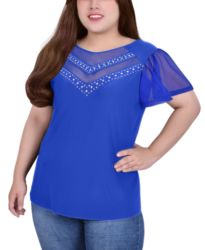NY COLLECTION PLUS SIZE STUDDED SHORT FLUTTER SLEEVE TOP WITH MESH DETAILS