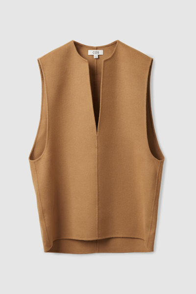 ベスト/ジレ COS - COS DEEP V-NECK SLEEVELESS TOP  32 COS Deep V-Neck Sleeveless Top in black | endource