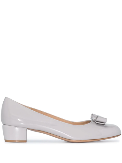Ferragamo Ladies Vara Bow Pump Glitter Shoe Size 9 In Grey