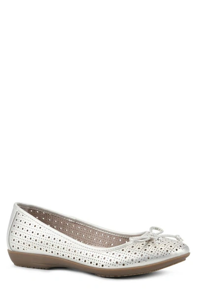 Cliffs By White Mountain Cheryl Ballet Flat In Platino/ Metallic/ Smooth