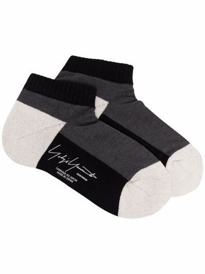 Yohji Yamamoto Branded-footbed Socks In Grey