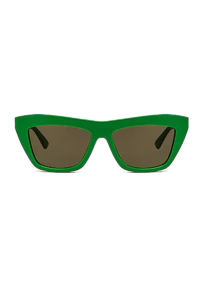 Bottega Veneta Acetate Sunglasses In Shiny Solid Green