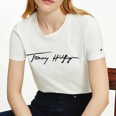Tommy Hilfiger T-shirt Con Logo Firma Bianco In White | ModeSens