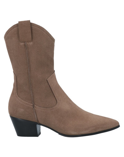 Fiorifrancesi Ankle Boots In Beige