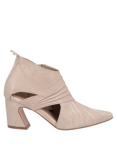 Oasi Ankle Boots In Beige