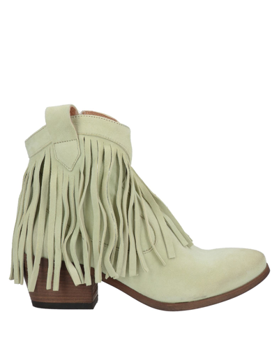 Je T'aime Ankle Boots In Green