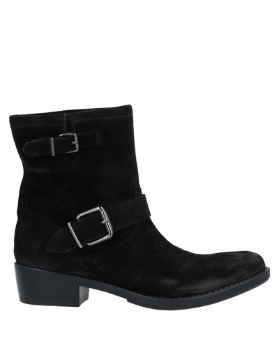 Lorenzo Mari Ankle Boots In Black