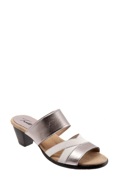Trotters Maxine Slide Sandal In Pewter Metallic