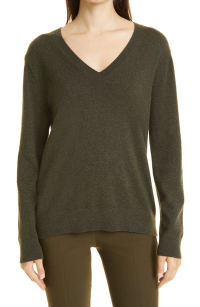 Vince Weekend V-neck Jumper In Dark Pine In 355dkp-dk Pine