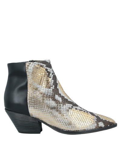 Fiorifrancesi Ankle Boots In Gold