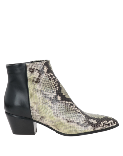 Fiorifrancesi Ankle Boots In Green