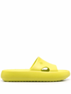 Tory Burch Flat Shower Slide Sandals In Grün