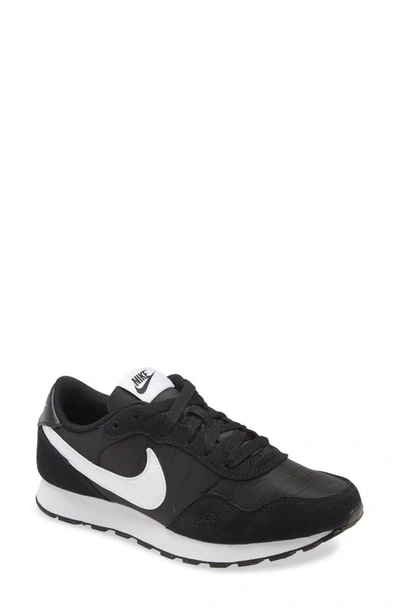 Nike Md Valiant Sneaker In Black/ White