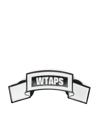 Wtaps Logo横幅胸针 In White