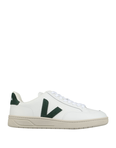 Veja Logo-patch Low-top Sneakers In Bianco E Verde