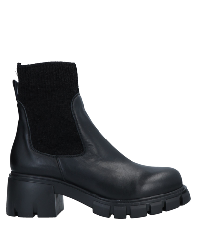 Anaki Ankle Boots In Black
