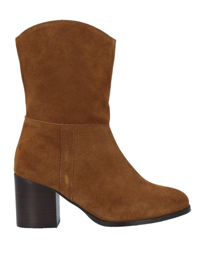 Anaki Ankle Boots In Brown