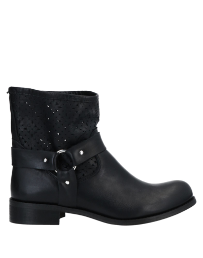 Le Pepite Ankle Boots In Black