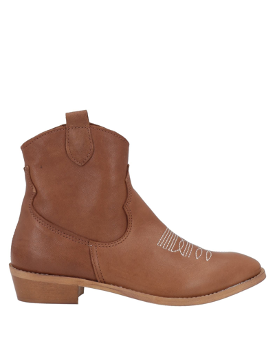 Le Pepite Ankle Boots In Beige