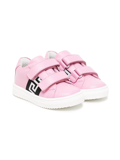 Versace Kids' 希腊风图案 魔术贴运动鞋 In Pink