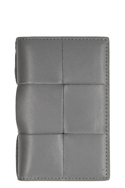 Bottega Veneta Maxi Intrecciato Card Holder In Grey