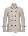 Chat C Win Coats In Beige