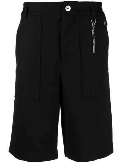 Feng Chen Wang Logo-charm Bermuda Shorts In Schwarz