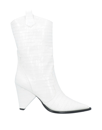 Aldo Castagna Ankle Boots In Ivory