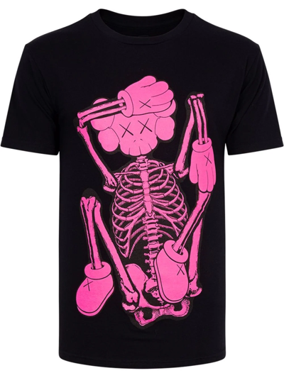 Kaws Skeleton New Fiction T-shirt In Schwarz