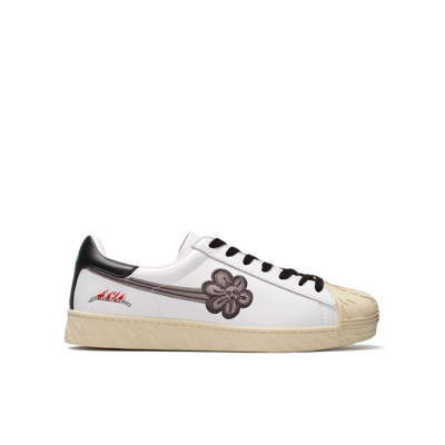 Acupuncture Embroidered Acu Star Trainers In White