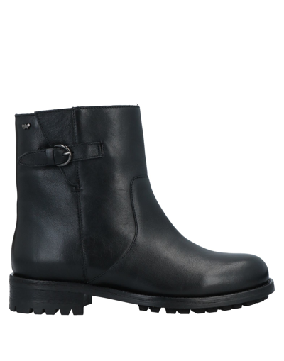 Weekend Max Mara Ankle Boots In Black