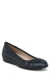 Lifestride Loyal Wedge Flat In Navy