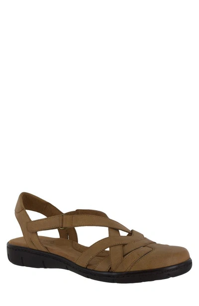 Easy Street Garrett Sandal In Luggage