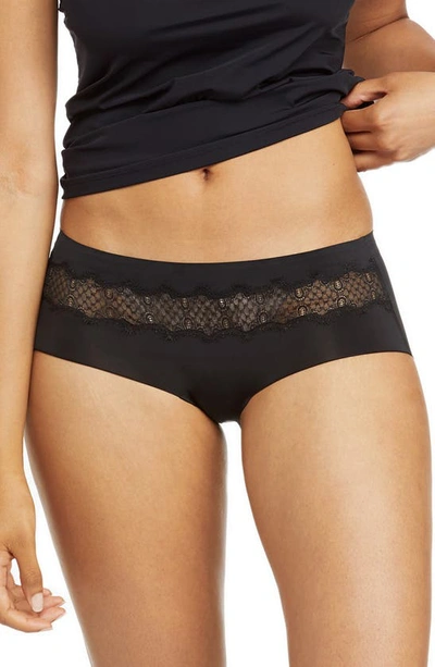 UWILA WARRIOR UWILA WARRIOR SOFT SEAMLESS BRIEFS WITH LACE
