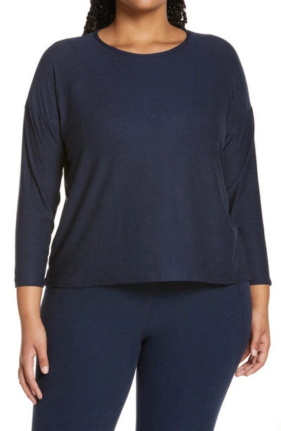 Beyond Yoga Morning Light Cropped Pullover In Navy