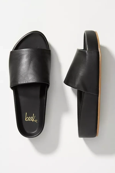Beek Pelican Slide Sandals In Black