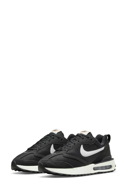Nike Air Max Dawn Nn Sneakers In Black And White In Schwarz