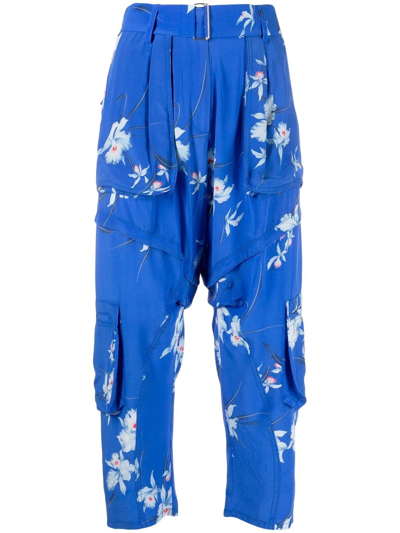 N°21 Floral-print Cropped Silk Trousers In Blau