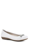 Cliffs By White Mountain White Mountain Charmed Flat In White/ Smooth