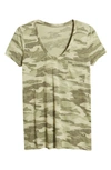 Caslon Rounded V-neck T-shirt In Green Spring Camo