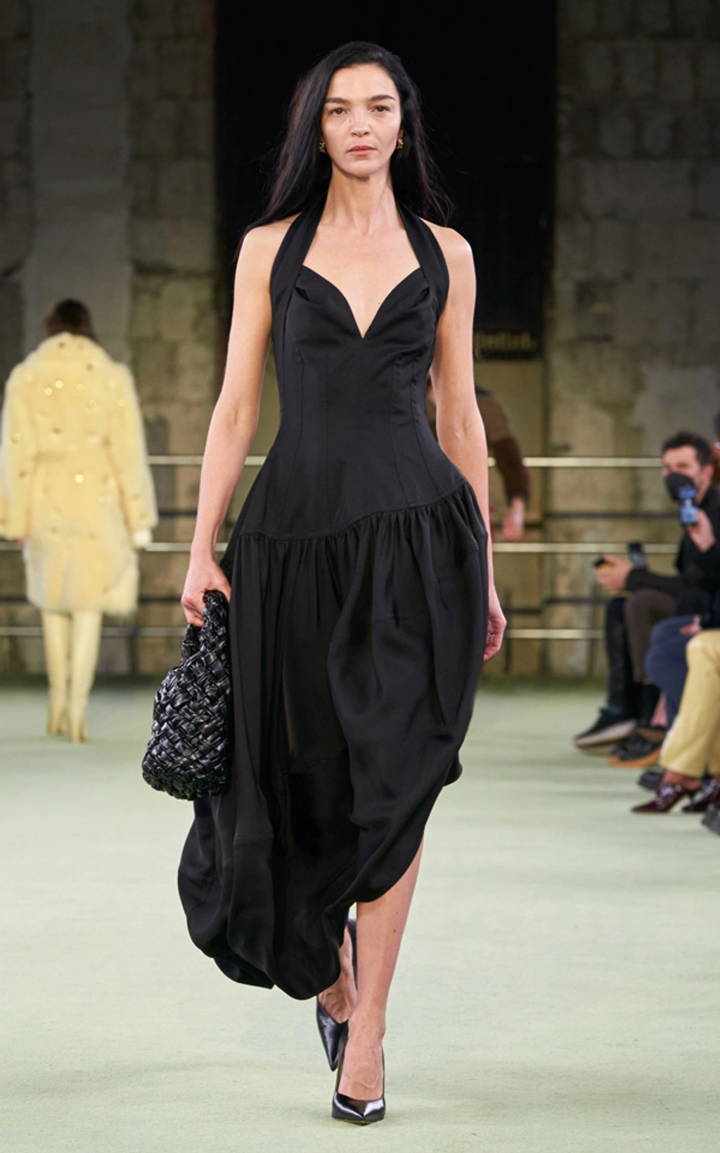 ワンピース BOTTEGA VENETA SS22 HIGH NECK DRESS (686986_VA5Y09068) Bottega Veneta Turtleneck Long-Sleeve Maxi Dress | Saks