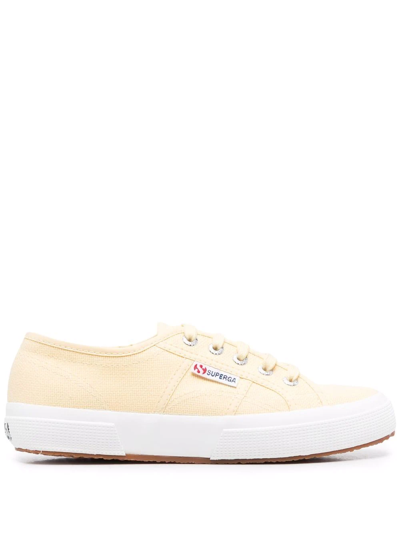 Superga Logo吊牌低帮板鞋 In White